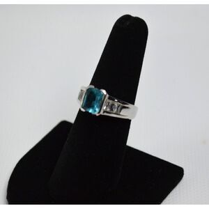 Vtg Avon Silver Tone Ring Size 6.5 w/ Blue Center Rhinestone Clear‎ Rhinestones